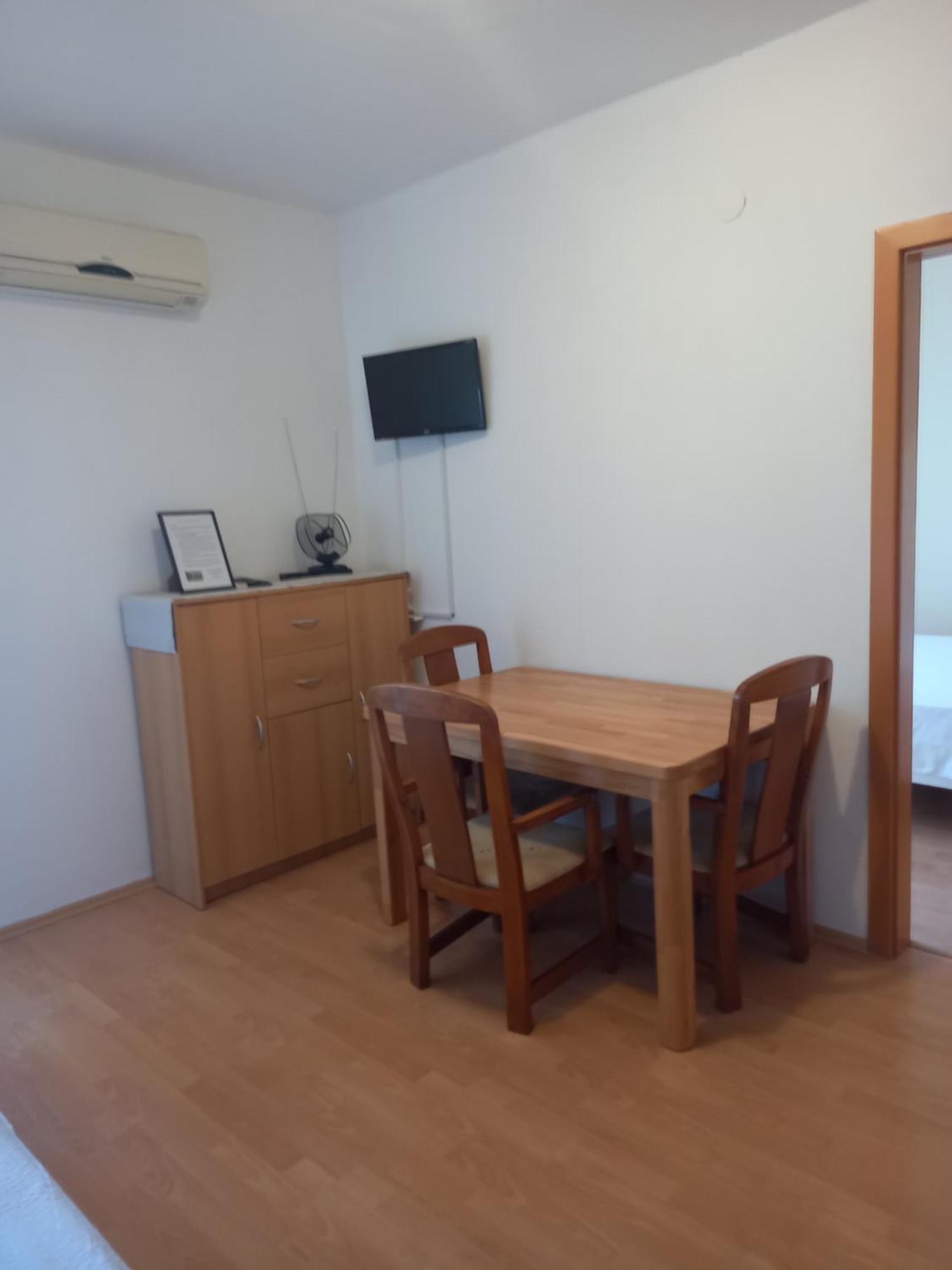 Apartment Garden House Kastela